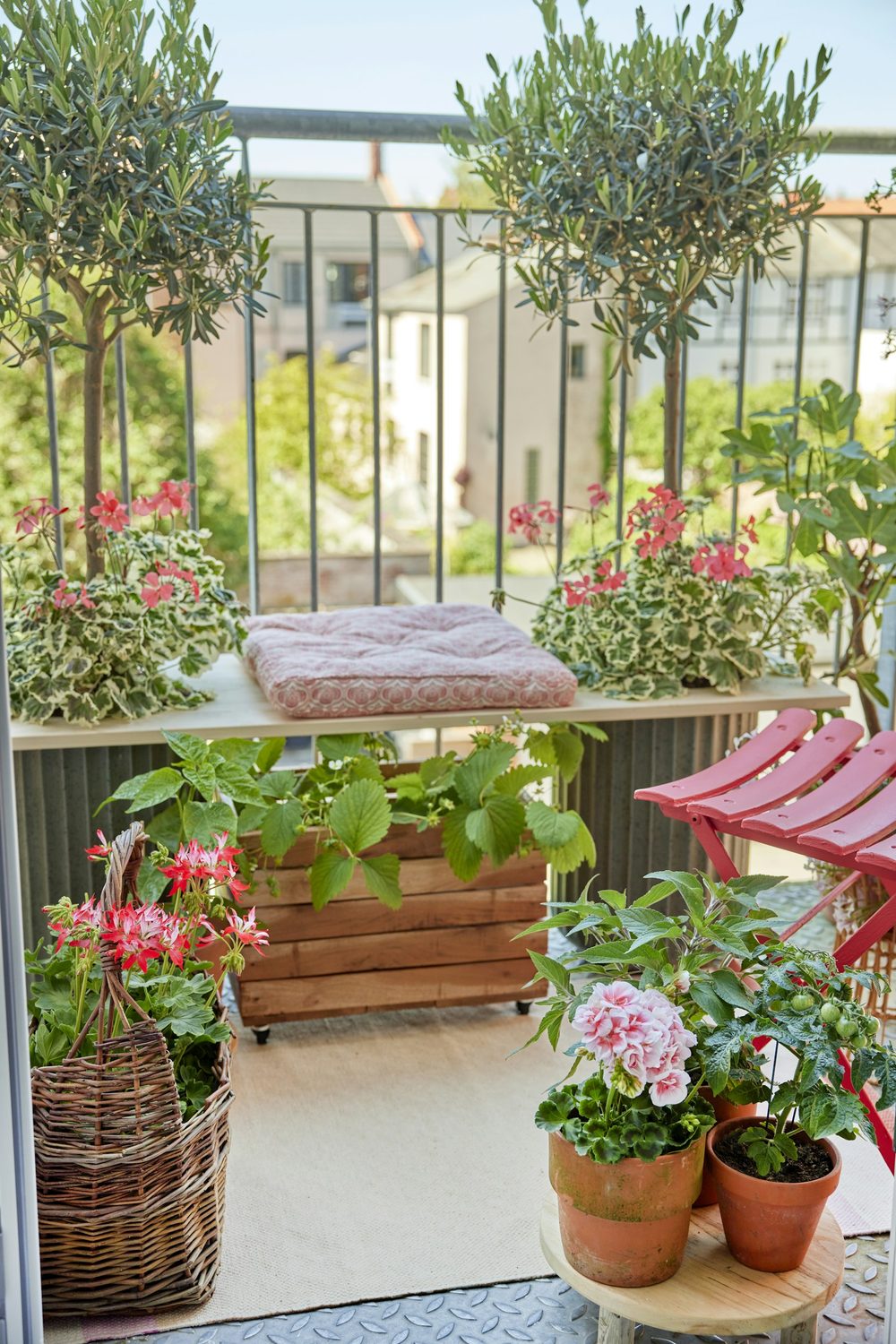 12 Apartment Balcony Privacy Ideas for Renters