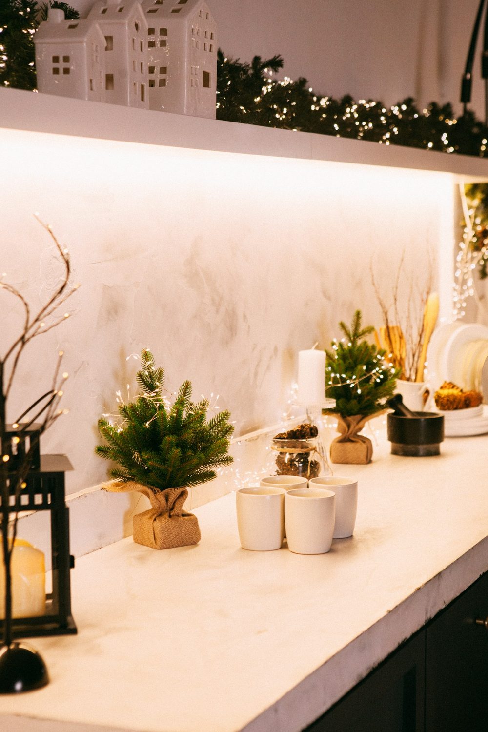 10 Christmas Kitchen Decor Ideas for a Small Kitchen