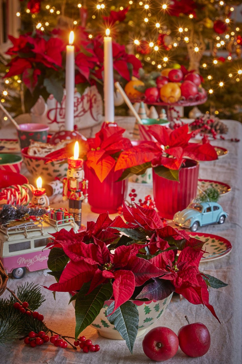 10 Christmas Table Decor Ideas for a Small Dining Table
