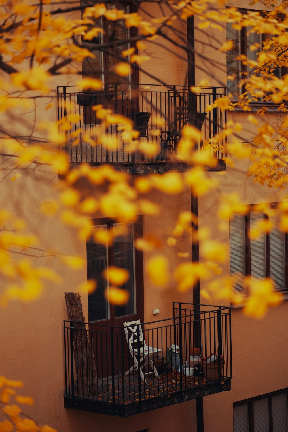 11 Fall Balcony Decor Ideas for a Small Space