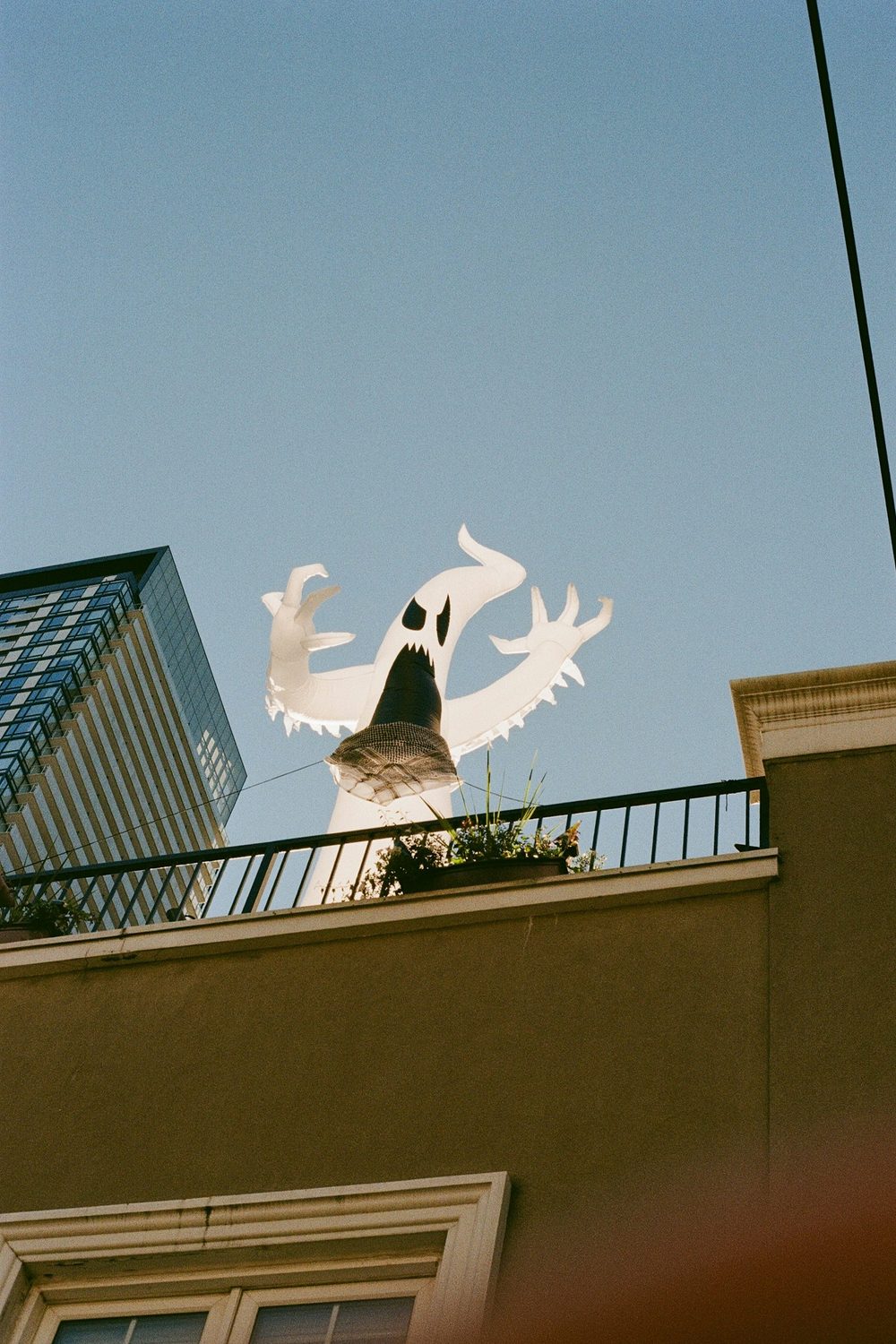 10 Halloween Balcony Decorations for a Small Apartment